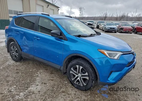 2016 Toyota Rav4 Le z USA, uszkodzony, nr VIN JTMBFREV3GD197328